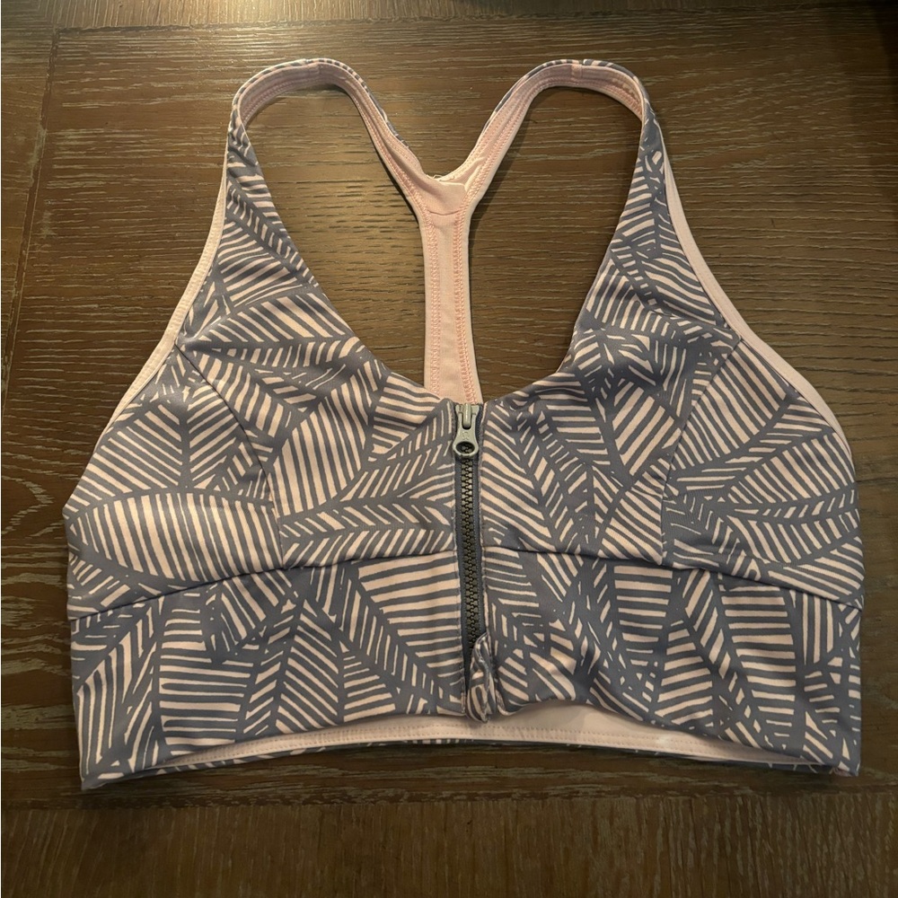 Lululemon sports bra size 6